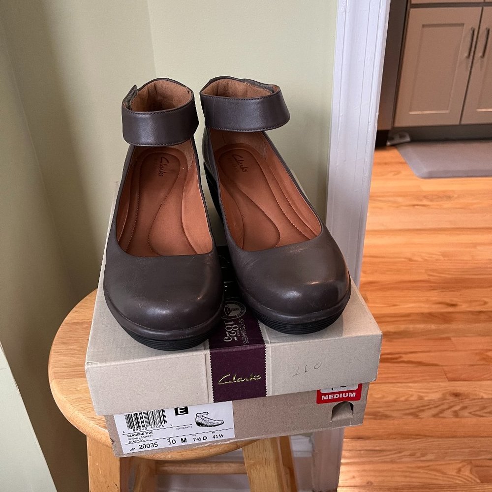 Clarks Khaki Clarene Tide Size 10